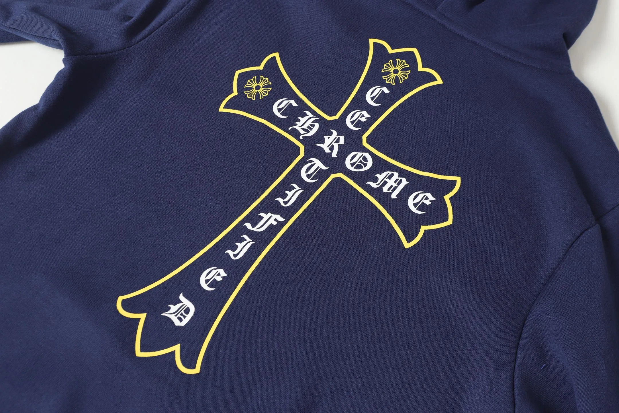 P240 L3191 Cross-border running quantity model, please do not place an order if you pursue quality - Chrome Hearts/Chrome Heart Cross ✝️Sanskrit printed hooded sweatshirt - High weight, high density and high quality, soft, delicate and skin-friendly wool, soft and silky to the touch, excellent warmth and skin-friendly properties - Custom-woven and custom-dyed, no color difference, no matter the fabric or workmanship details, beat the ordinary version on the market - Hardware zipper accessories are all customized, full of details -Colour: Dark blue -Size: S M L XL